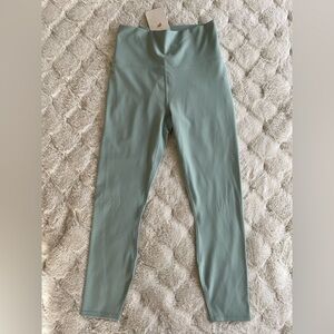 New with tags fabletics pure luxe high waist leggings size medium